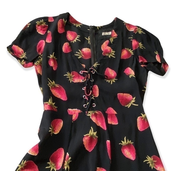 Reformation Koa mini dress, strawberry, size 2P - Picture 15 of 15